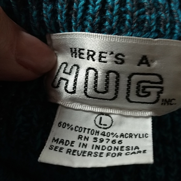 Here's a Hug sweater - Picture 4 of 4